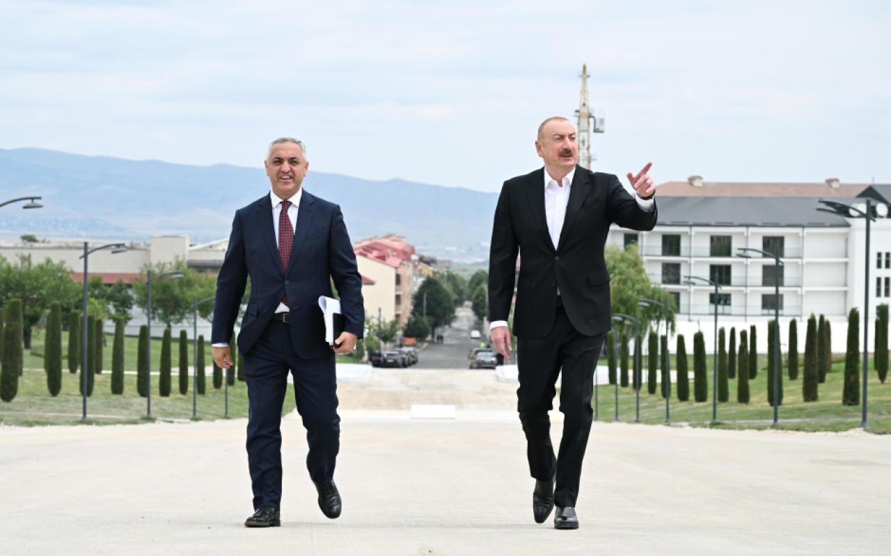 İlham Əliyev Xankəndidəki Zəfər parkında - FOTOLAR