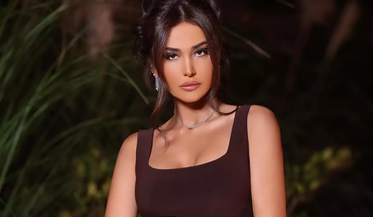 "Ac qurdlar kimi bir söz deməmiş, hamı tökülüşür rəylərə" - Pərvin 