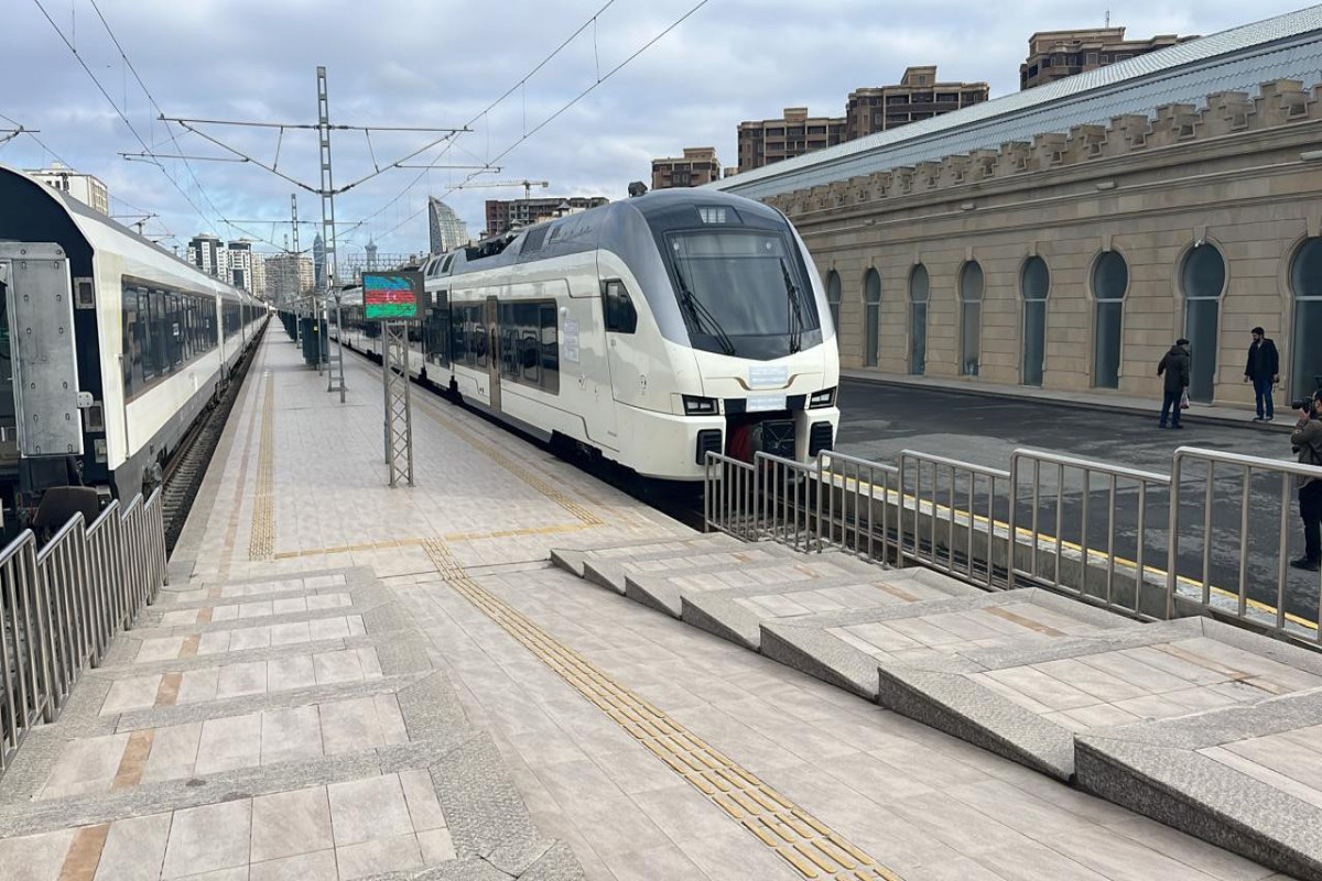 ADY-nin qatarları yay qrafikinə keçir
