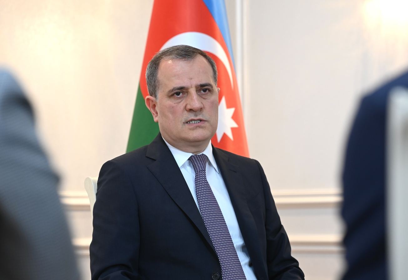 Ceyhun Bayramov diplomatik xidmət orqanları əməkdaşlarını peşə bayramı münasibətilə təbrik edib