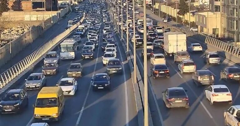 Bakıda bu yollarda sıxlıq var - SİYAHI