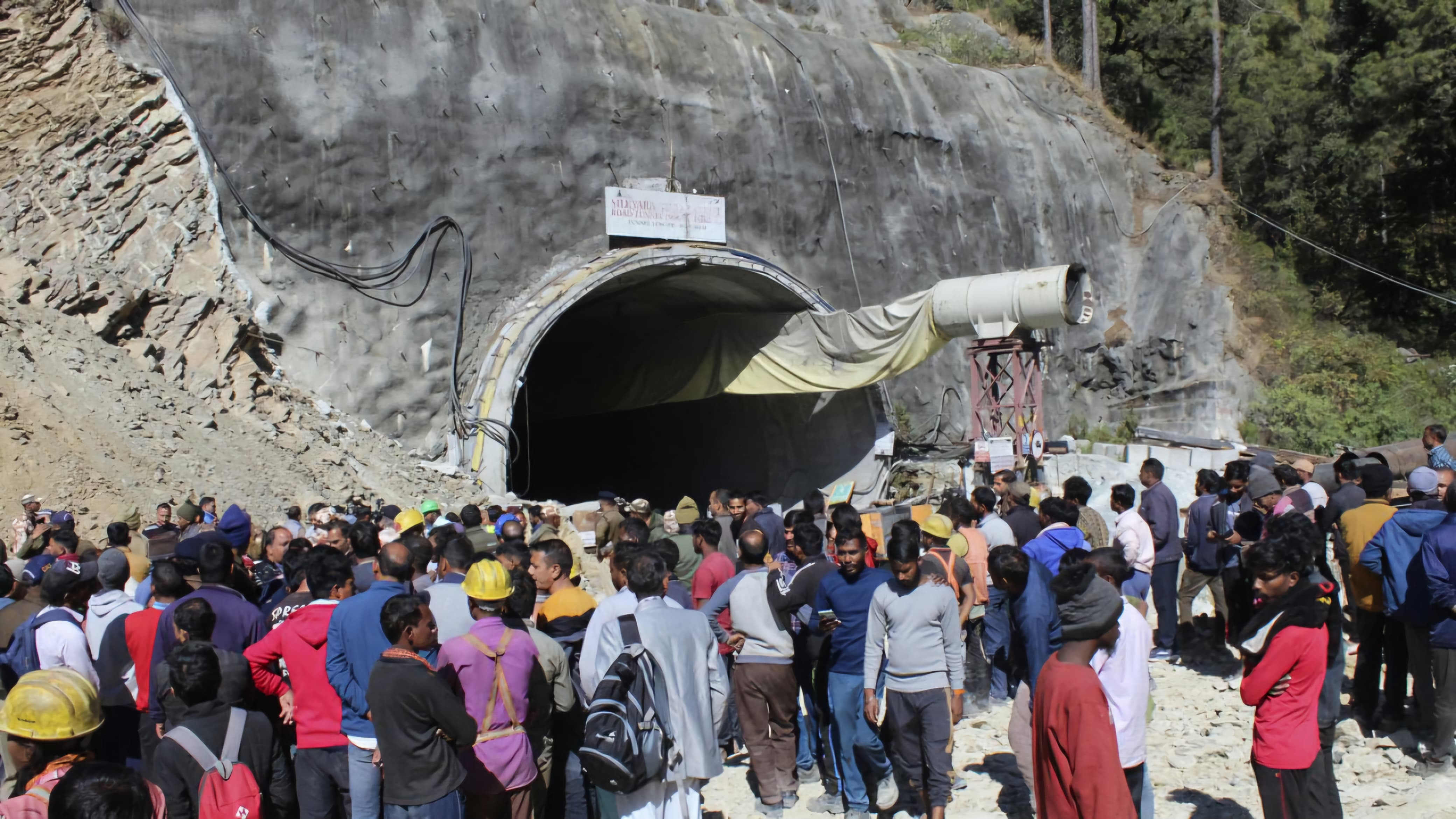 Los-Ancelesdə tunel çökdü - 15 işçi köməksiz qalıb