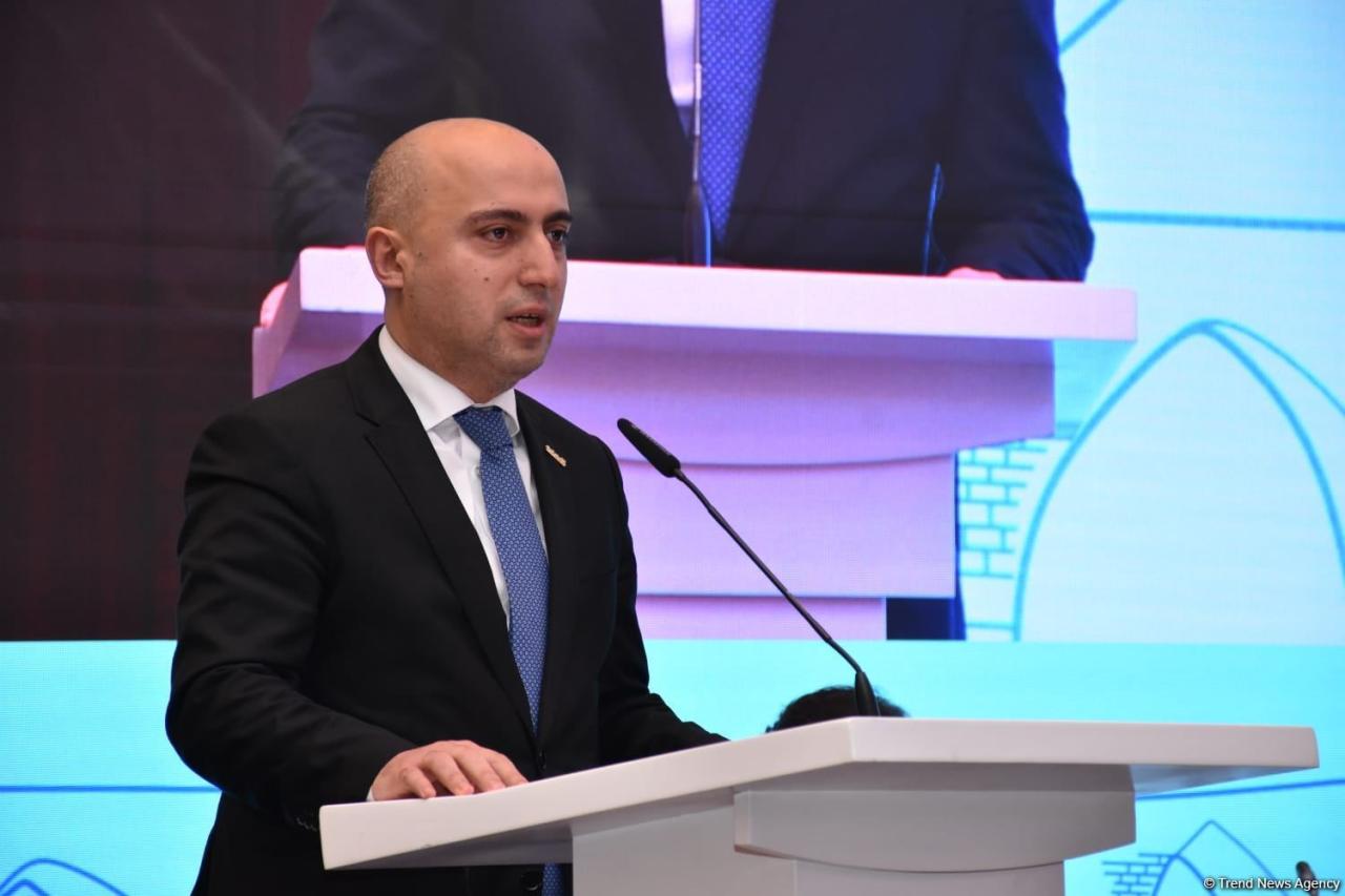 Məktəblərdə rus bölmələri bağlanacaq? - Nazirdən açıqlama