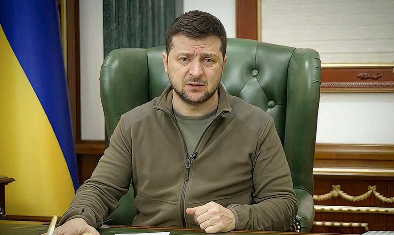 Zelenski "korrupsioner avtoritarizm"də ittiham olunur