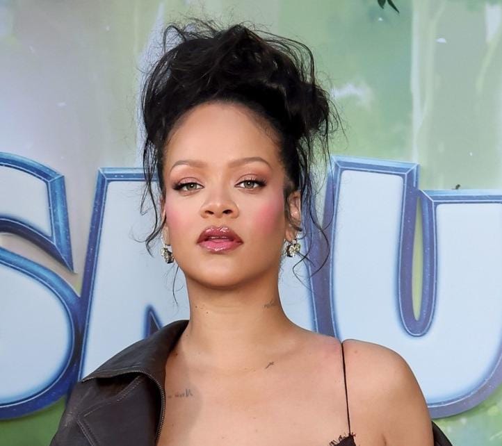 Rihanna övladları ilə qırmızı xalıda - FOTOLAR