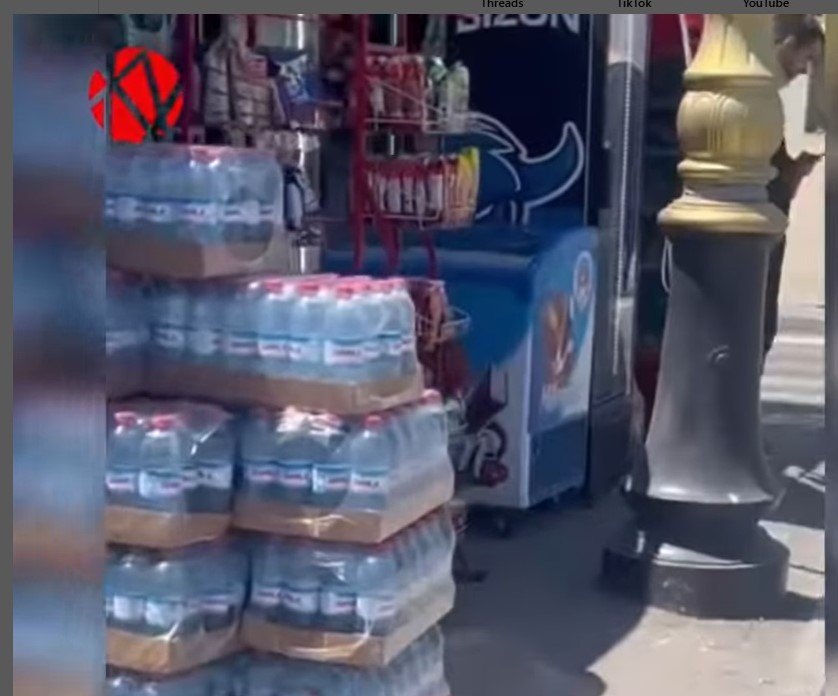 Bakıda bəzi ticarət köşkləri sakinlərin hərəkətinə maneə yaradır - VİDEO