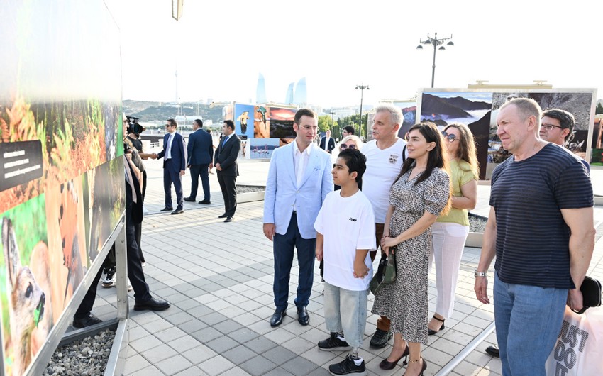Leyla Əliyeva Dənizkənarı bulvarda sərgi açılışında