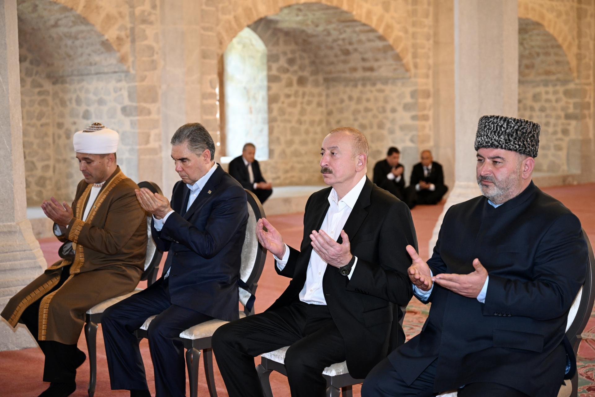 Prezidentlər Şuşada Yuxarı Gövhər Ağa məscidində - FOTOLAR