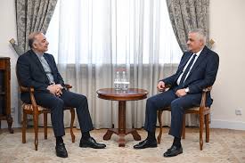 İran səfiri İrəvanda Zəngəzur dəhlizindən danışdı