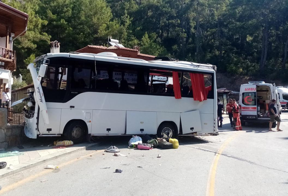 Türkiyədə avtobus qəzası: 35 nəfər xəsarət alıb