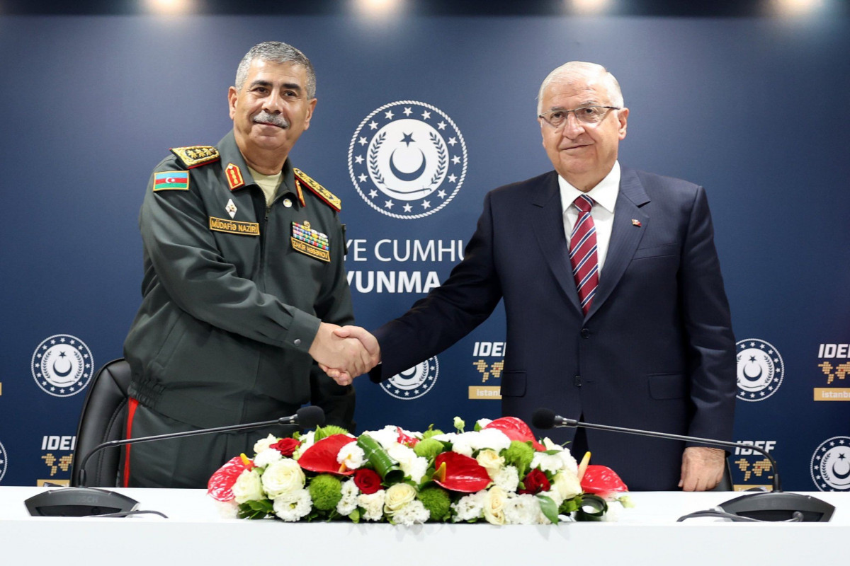 Azərbaycan və Türkiyə müdafiə nazirləri görüşüb, memorandum imzalanıb