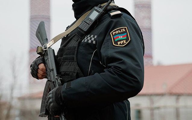Gəncədə axtarışda olan şəxs saxlanılarkən polislərə silahlı müqavimət göstərib