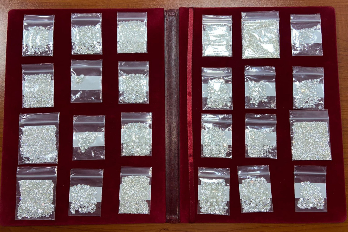 Dubaydan gələn sərnişində 700 karat brilyant aşkarlandı