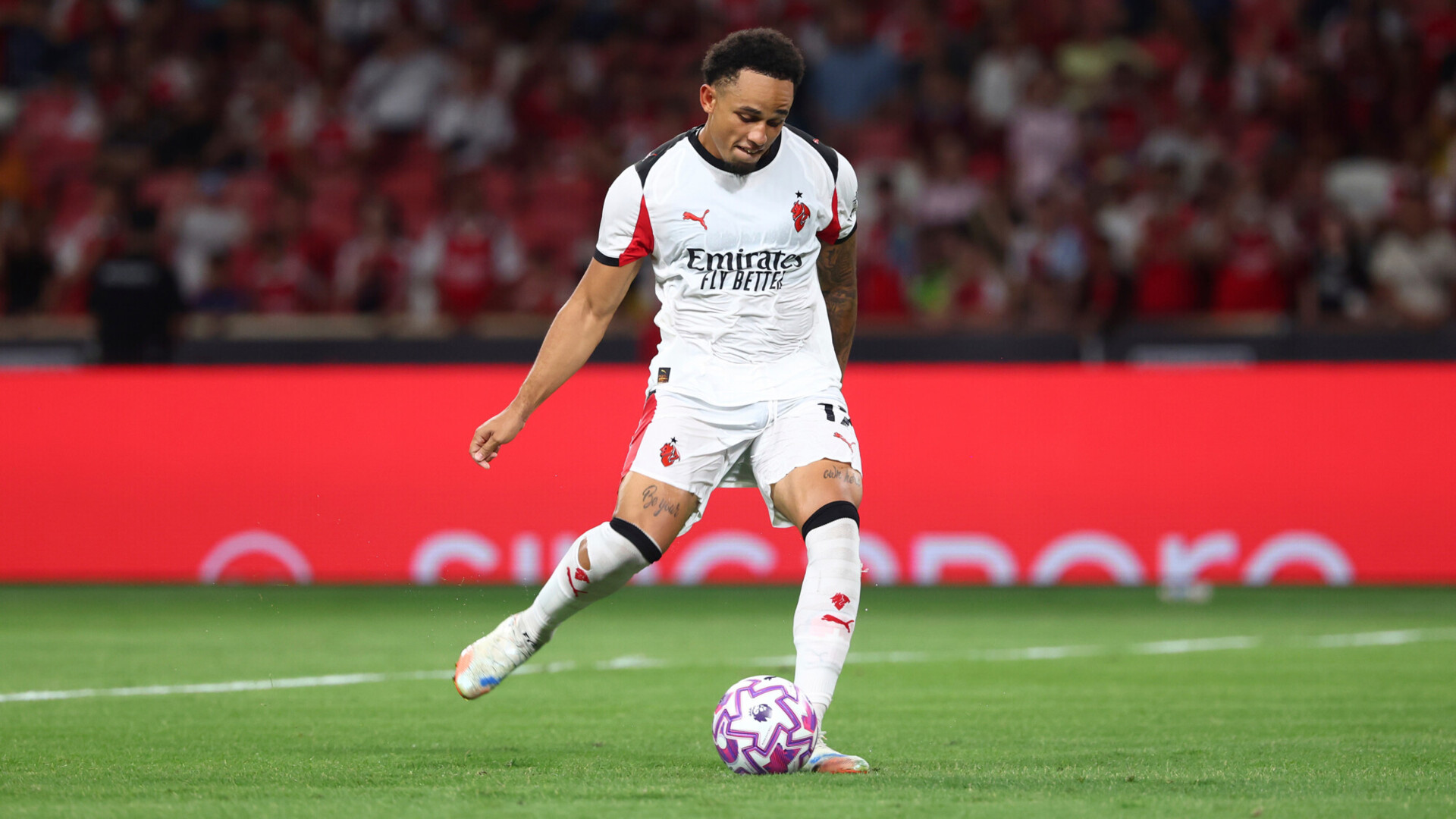 "Milan" yoldaşlıq görüşündə "Liverpul"u üstələdi