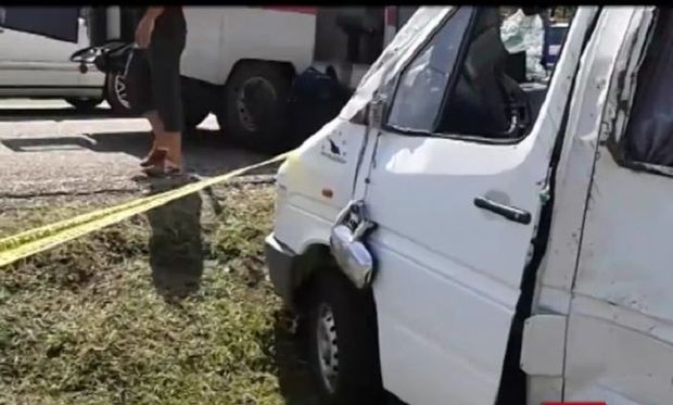 Şəmkirdə mikroavtobus yük avtomobili ilə toqquşdu