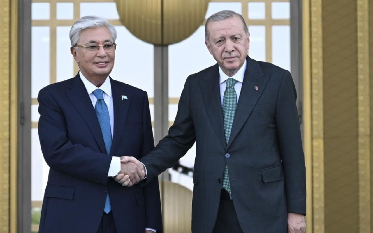 Tokayev Ərdoğanla müzakirə apardı