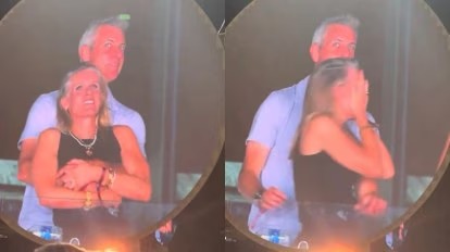 Konsertdə xəyanəti üzə çıxan iş adamı boşanır: Hər şeyimi itirdim