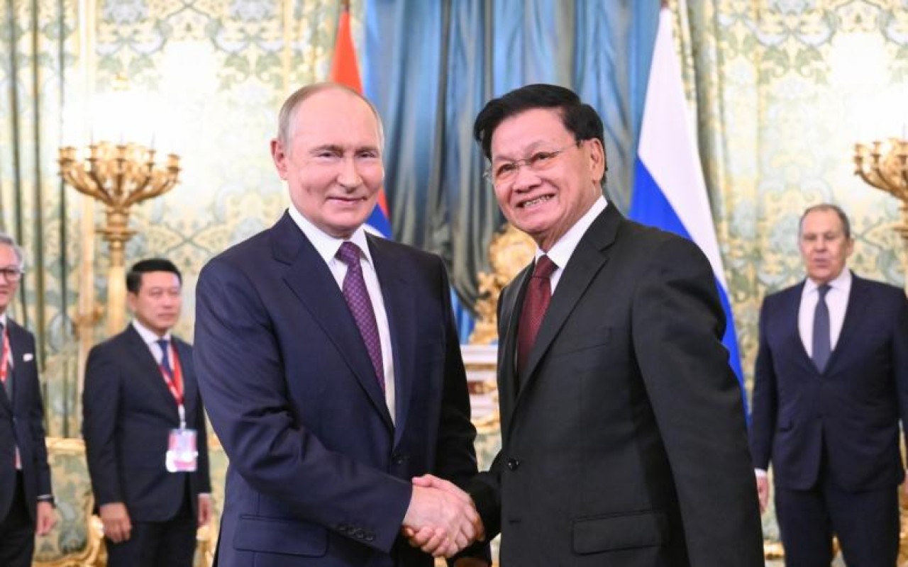 Putinə fil hədiyyə olundu
