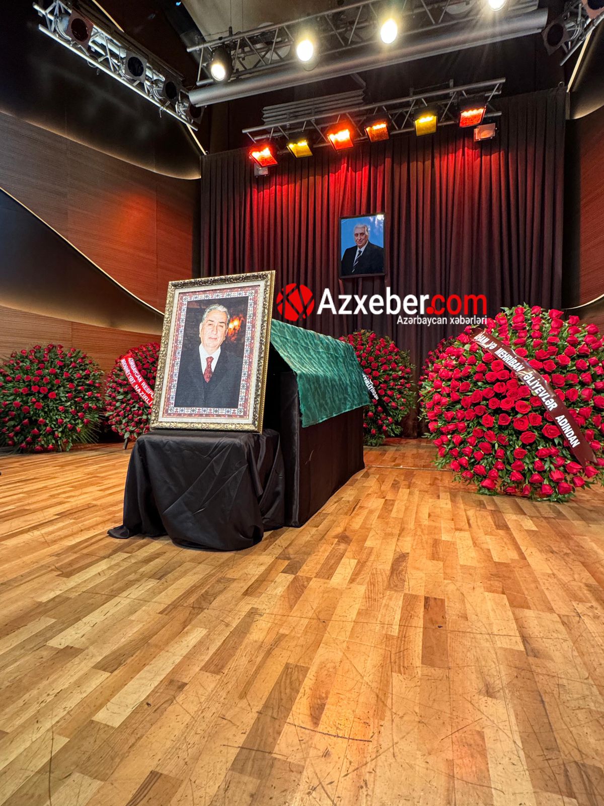 Prezident və Mehriban Əliyeva Xalq artisti Arif Babayevlə vida mərasiminə əklil göndərdi - FOTOLAR