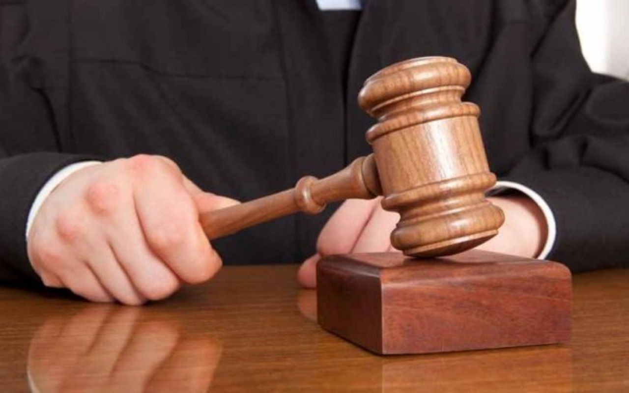 Jurnalistə qarşı dələduzluqla bağlı məhkəmədə qərar elan edilib