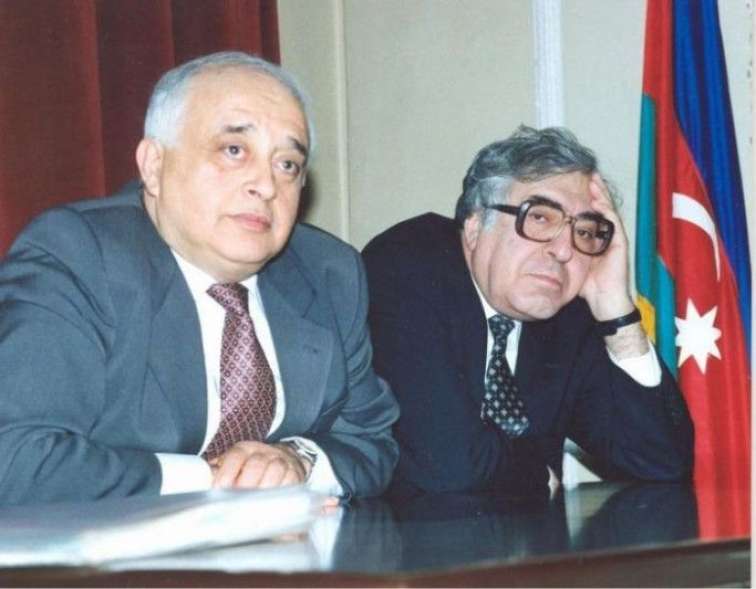 "Başqa heç kəslə bölüşə bilmədiyimiz məhrəm söhbətlərimizi unutmaq olarmı?" - Anar