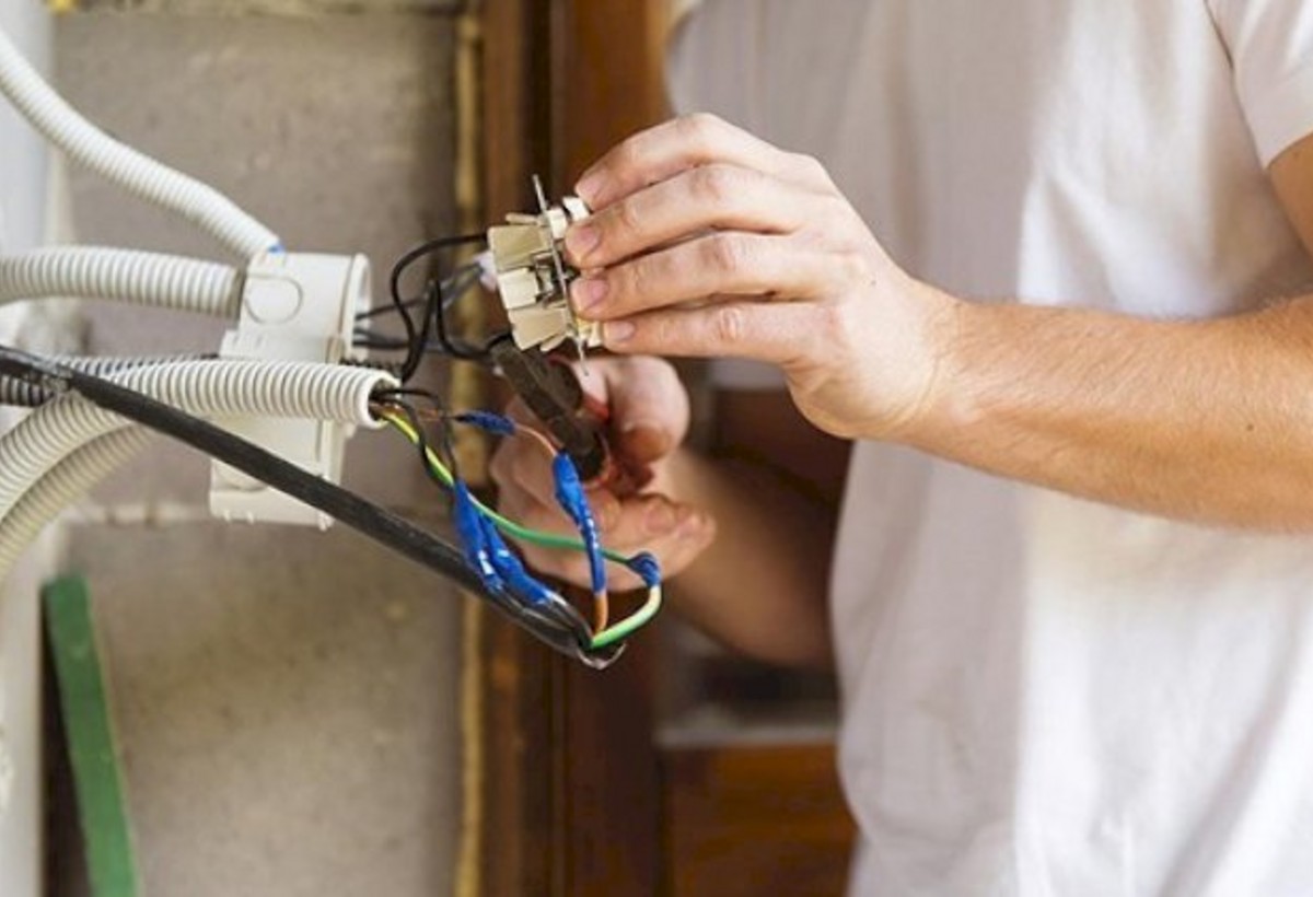 Ağdaşda 36 yaşlı kişini elektrik cərəyanı vuraraq öldürüb