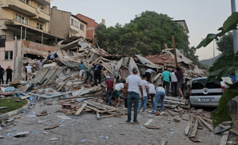 Balıkesirdə güclü zəlzələ – dağıntılar altında qalanlar var
