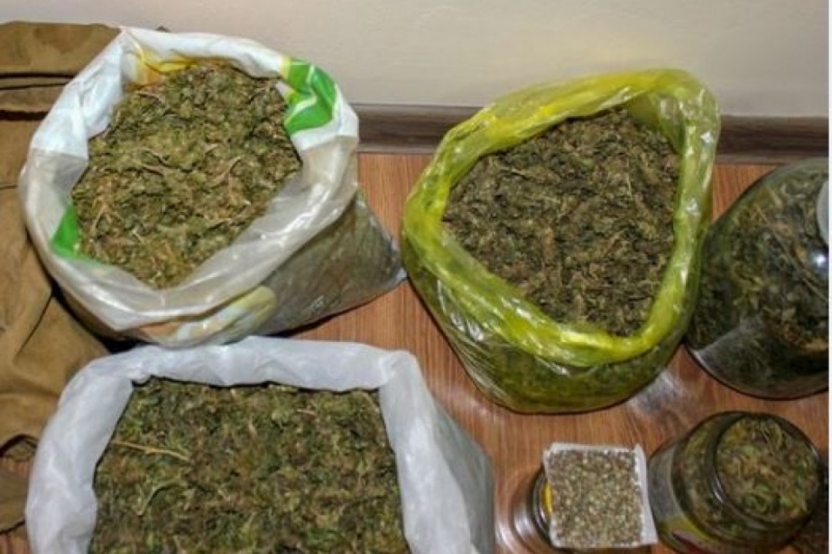 Qubada saxlanılan 2 nəfərdən müxtəlif növ narkotik vasitələr aşkarlandı