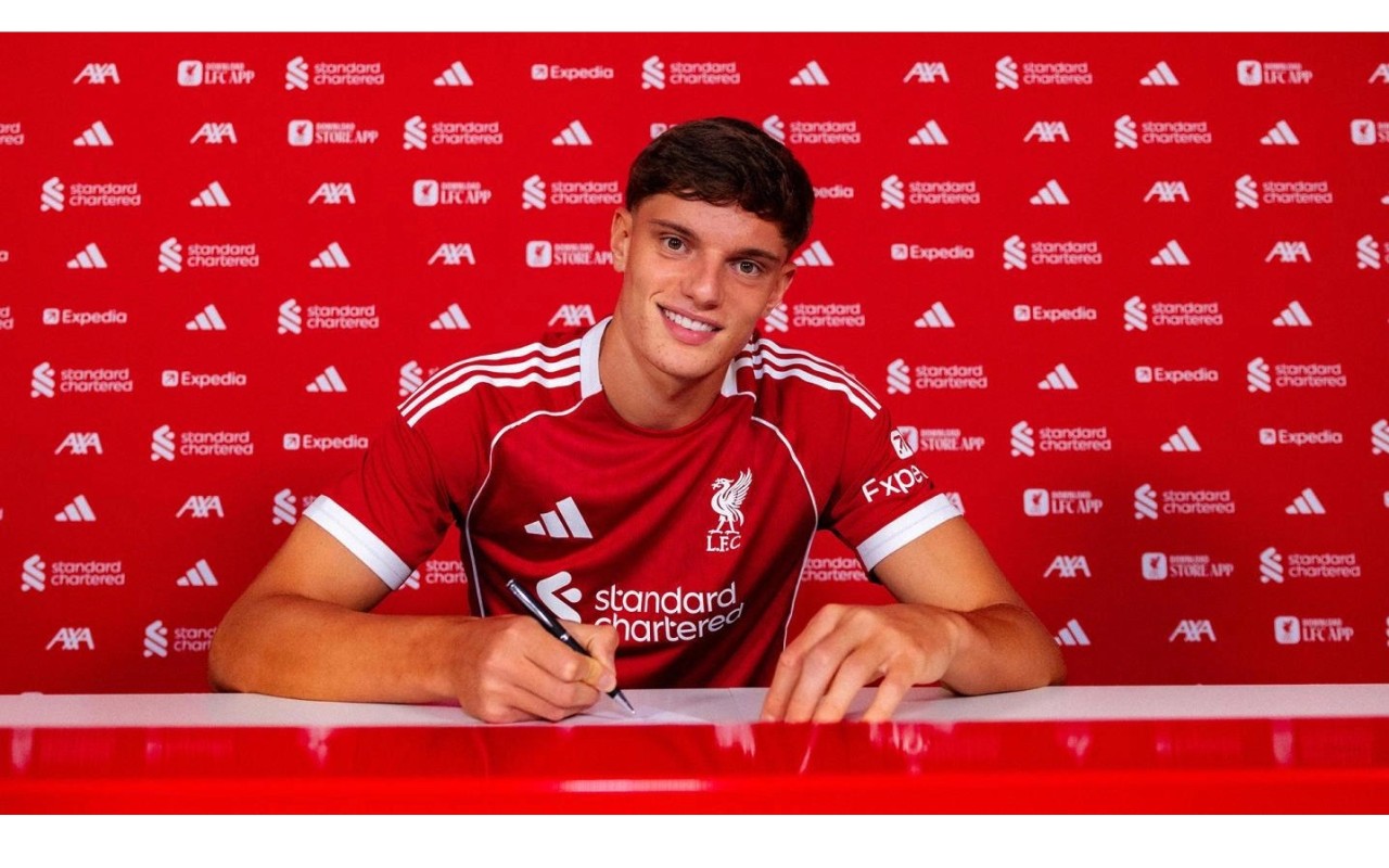 "Liverpul" 18 yaşlı müdafiəçini transfer etdi