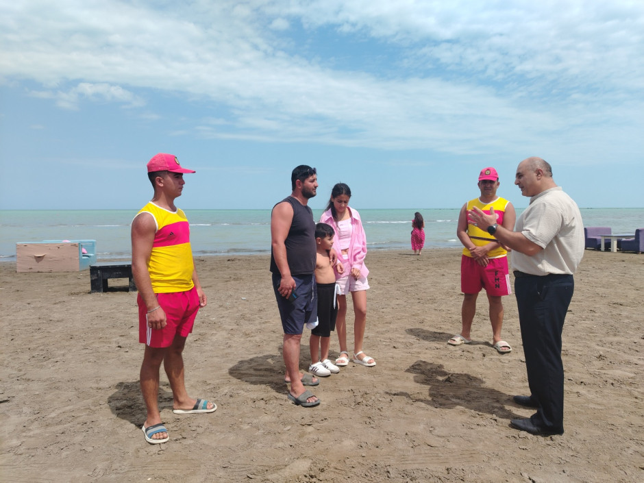FHN çimərliklərdə maarifləndirmə tədbirlərini davam etdirir
