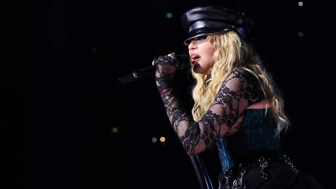 Madonna 67-ci ad günü tortunu nümayiş etdirdi - Pərəstişkarları dəhşətə gəldi