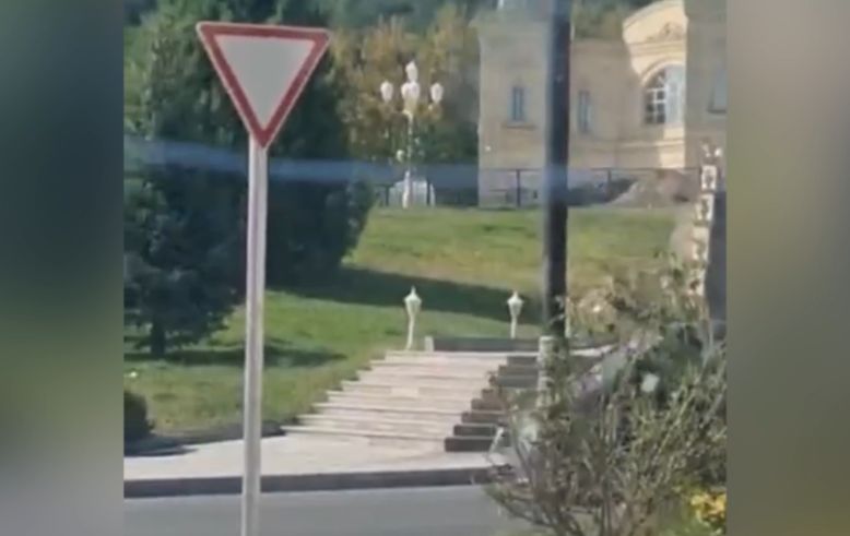 Qəbələdə quraşdırılan eyni yol nişanlarından biri söküldü - VİDEO