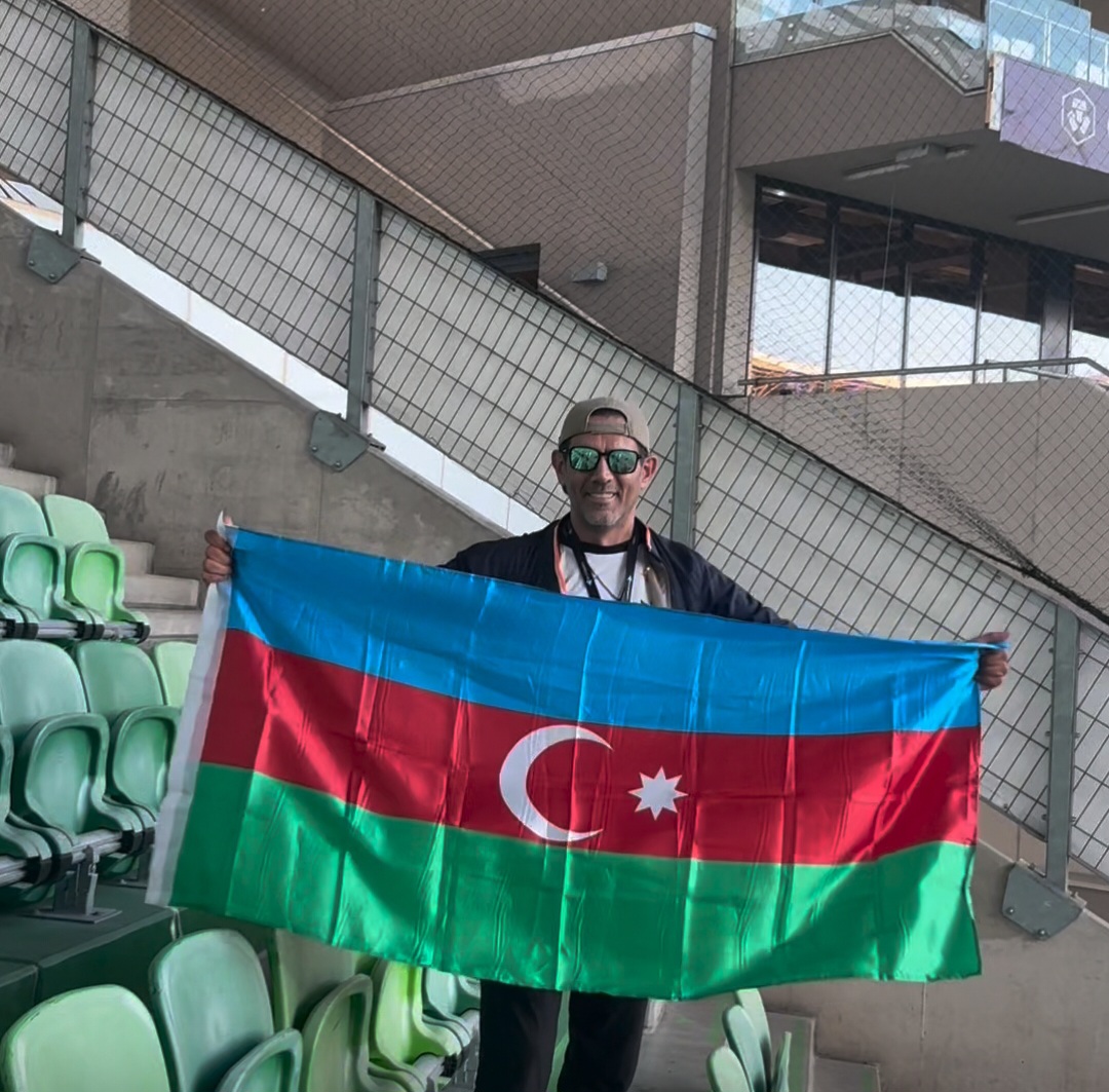 Məşhur müğənni "Qarabağ"ı dəstəkləmək üçün Budapeştə getdi - FOTOLAR