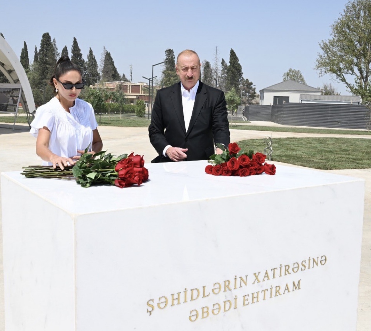 Prezident və xanımı Gəncə Memorial Kompleksində görülən işlərlə tanış olublar