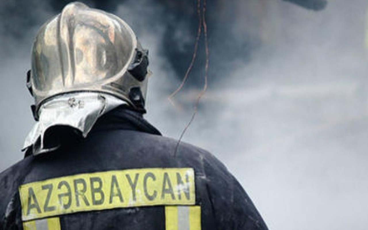 Binəqədidə 8 otaqlı ev yandı