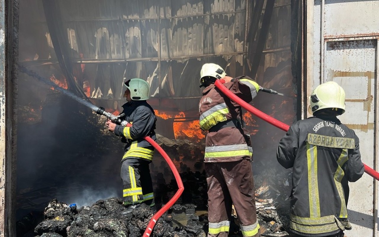 Yanğının söndürülməsinə FHN-in 30 xüsusi təyinatlı texnikası, 140 şəxs heyəti cəlb olunub