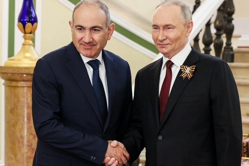 Putin Çində Paşinyanla görüşdü