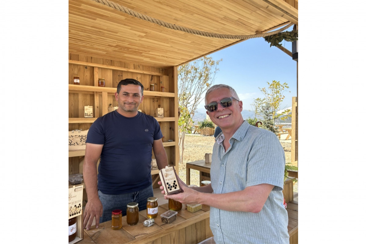 Böyük Britaniya səfiri Laçına gedib