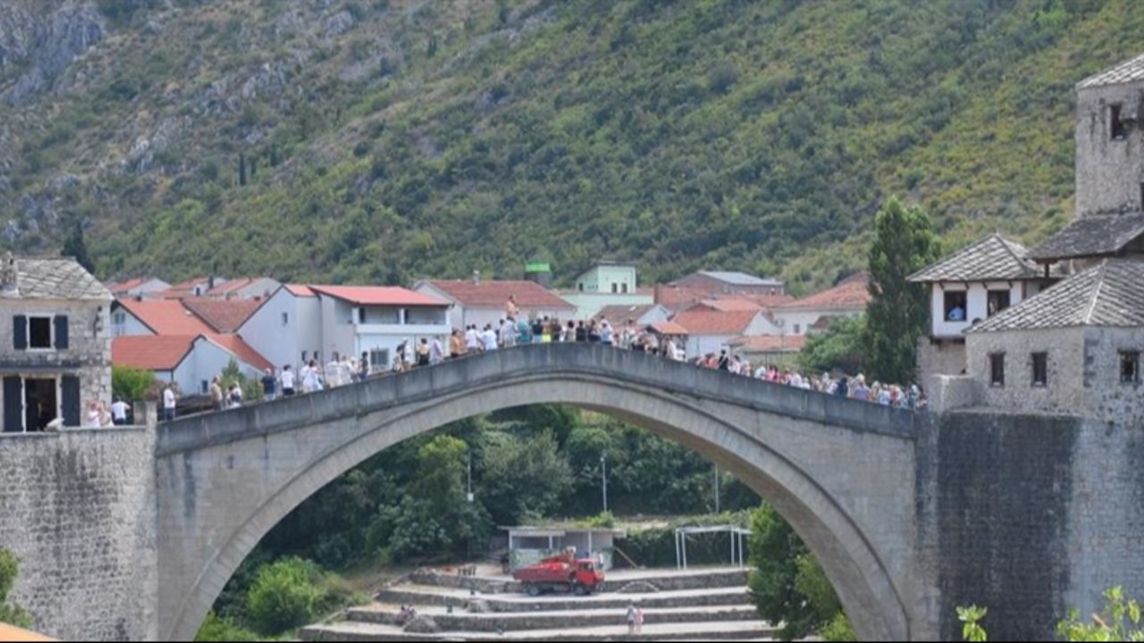 Müsəlmanları təhqir edən turist otelə buraxılmadı