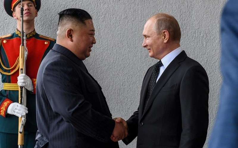 Putin və Kim Çen In arasında görüş keçirirlir
