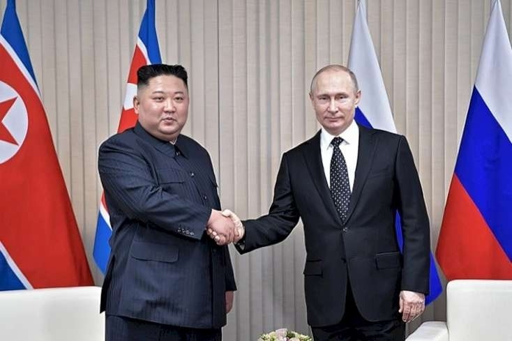Saniyələr içində hər yeri təmizlədilər - Putin-Kim görüşündə qeyri-adi anlar - VİDEO