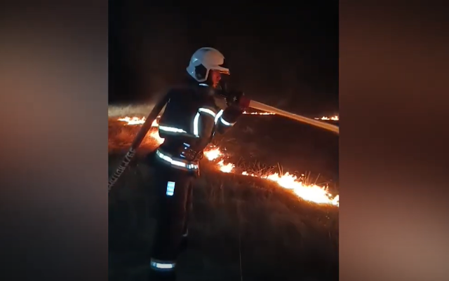 Füzulidə taxıl sahəsi yandı - VİDEO