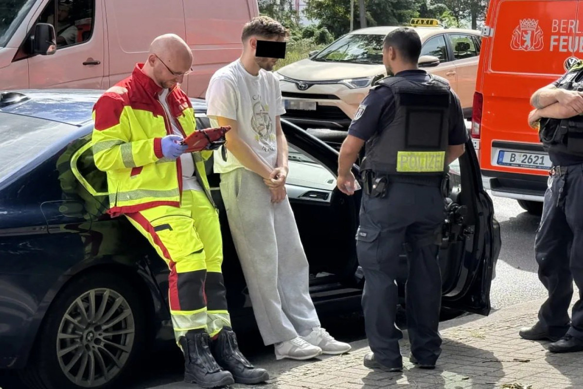 Berlində avtomobil insanların üzərinə sürülüb, yaralılar var