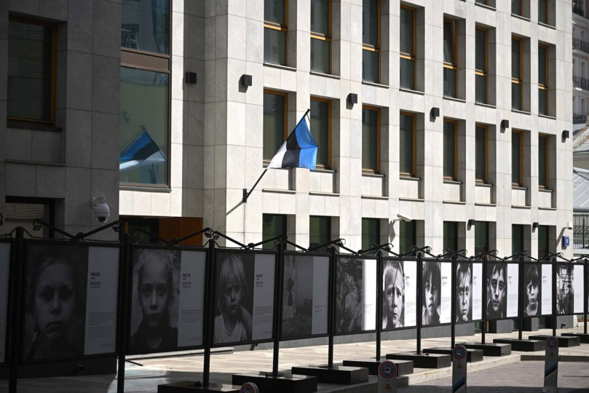 Rusiya eston diplomatı ölkədən çıxarır