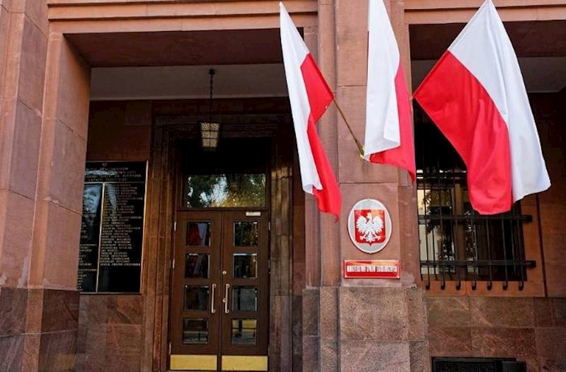 Polşa vətəndaşlarına Belarusdan çıxmağı tövsiyə edib