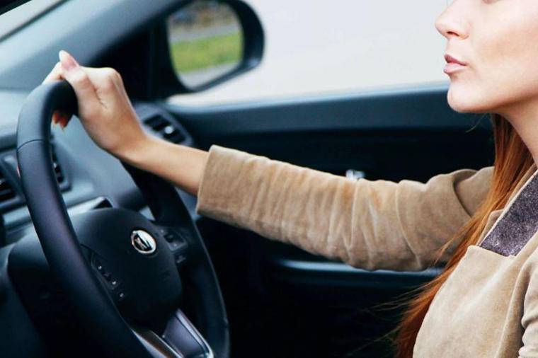 Tovuzda qadın sürücü yol qəzasında xəsarət alıb