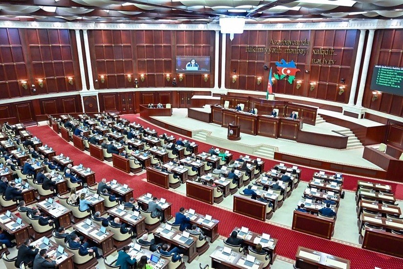 Milli Məclisin növbədənkənar sessiyası çərçivəsində xüsusi iclası başlayıb