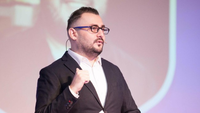 "Quru sərhədlərin bağlı olmasından kasıb adamlar zərər çəkir" - Murad Arif