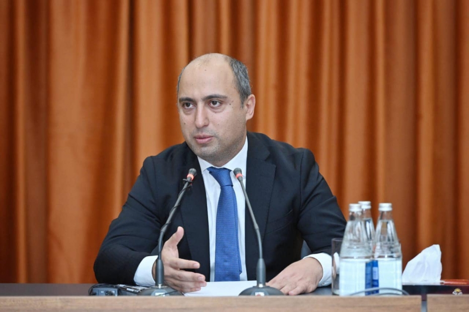 Emin Əmrullayev: Valideynləri sinif təmirinə kimsə məcbur edə bilməz
