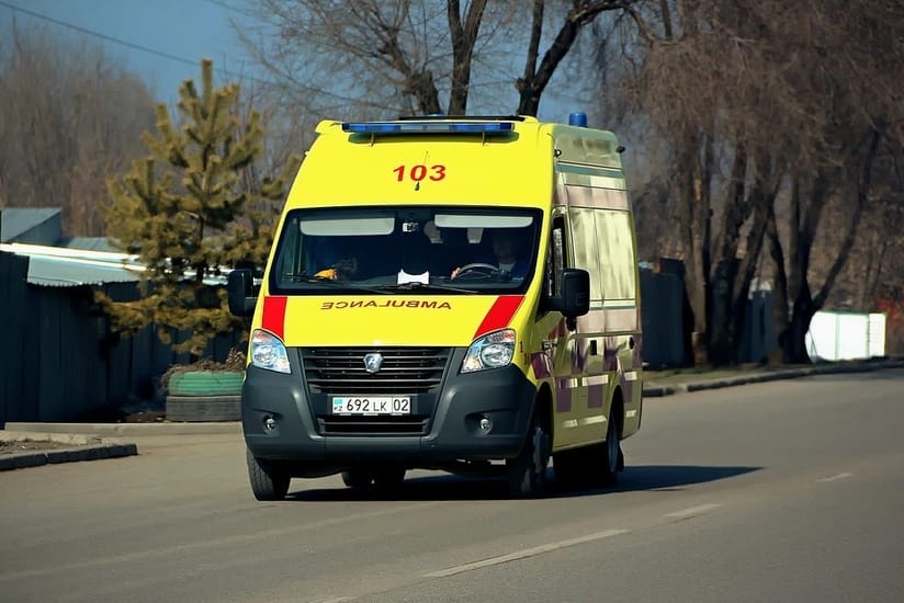 Qazaxıstanda mikroavtobus qəza etdi - 10 ölü, yaralılar var